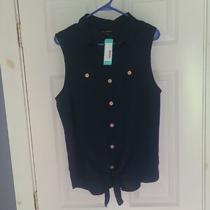 Chic Black Sleeveless Button-Down Shirt